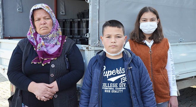Kamyoneti ve kasasındaki 2 çocuğu kaçırdı