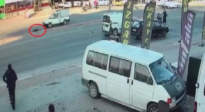 Kamyonetin yaşlı adama çarpma anı kamerada
