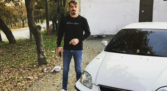 Kamyonetle çarpışan otomobilin sürücüsü öldü