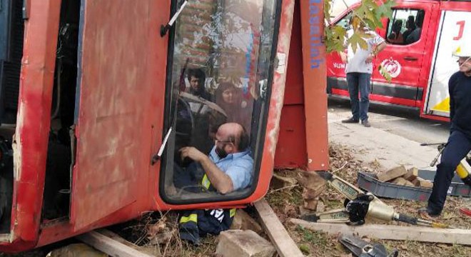 Kamyonun sürücüsü, faciayı önlemek için canını hiçe saydı