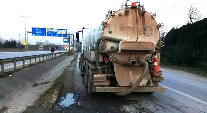 Kanalizasyona boşaltılan kimyasal atığın kokusu şehri sardı