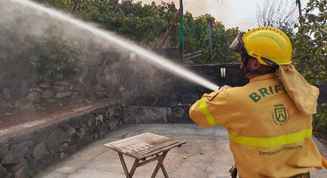 Kanarya Adaları’nda yangın: 3 bin sivil tahliye edildi