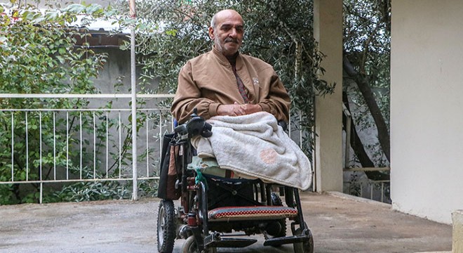 Kesilen iki bacağına rağmen yaşama tutundu