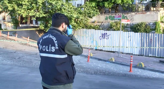 Kanlar içinde bulunan kişi hastaneye kaldırıldı