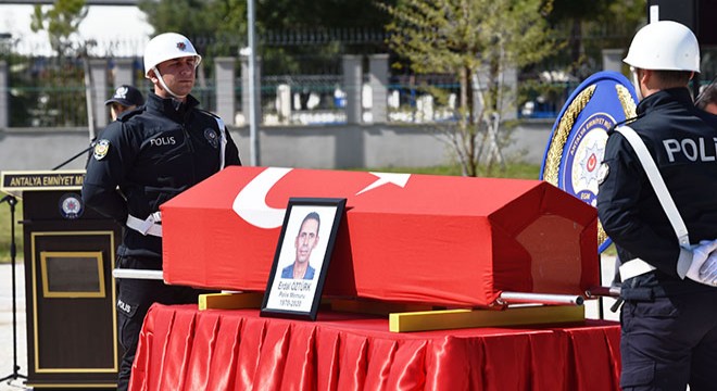 Kanserden ölen polis memuru toprağa verildi