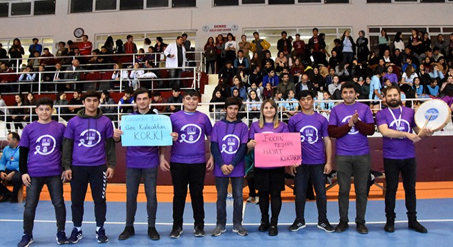Kansere dikkati çekmek için grup kurdu