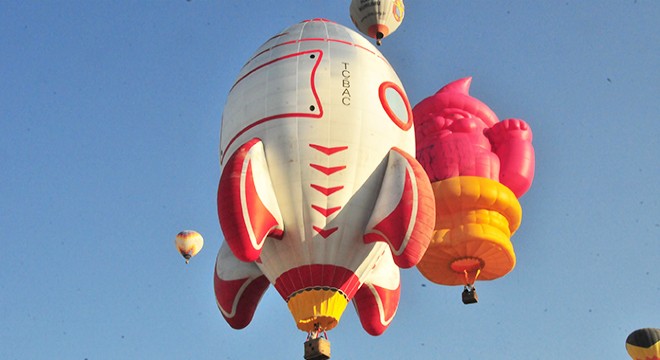 Kapadokya da festival başladı; balonlar görsel şölen oluşturdu