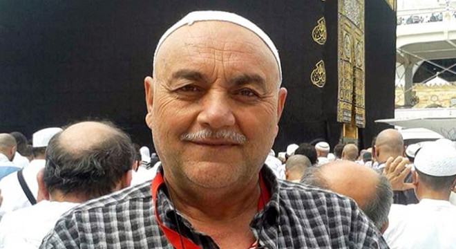 Kapı kirişi üzerine devrilen traktör sürücüsü öldü