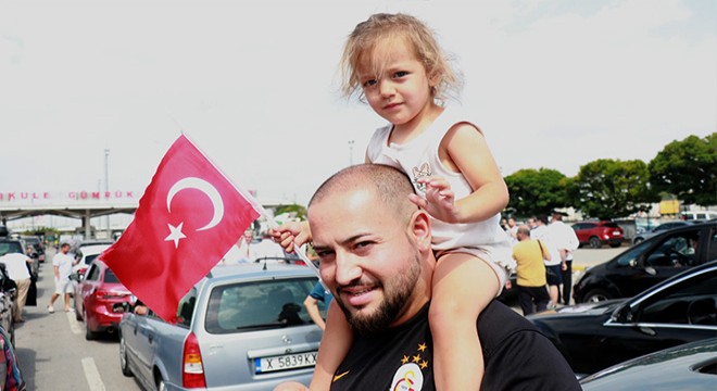 Kapıkule'de gurbetçilerin 'hüzünlü' dönüşü