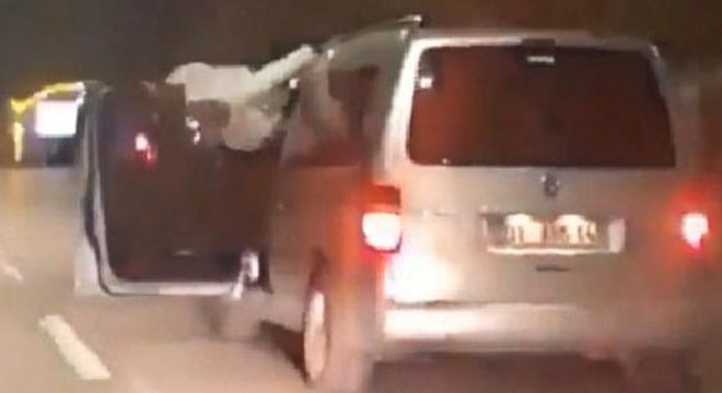 Kapıyı açıp dans eden sürücüye 5 ay hapis
