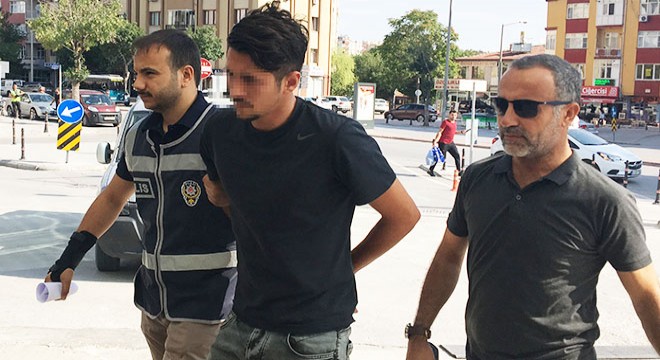 Kapkaççıyı beyaz motosikleti ve ayakkabıları yakalattı