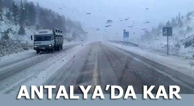 Kar, Antalya'da o bölgede ulaşımı aksattı