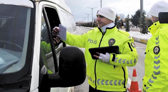 Kar lastiği takmayan sürücülere ceza uygulandı