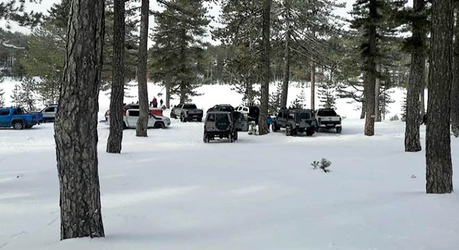 Kar nedeniyle 30 kişi mahsur kaldı, 2 kişi yaralandı