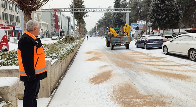 Kar sürücülere zor anlar yaşattı