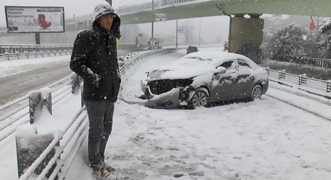 Kar sürücülere zor anlar yaşattı