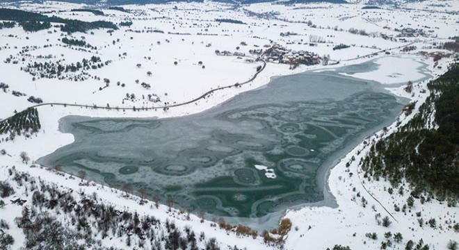 Karabük'te göletler buz tuttu
