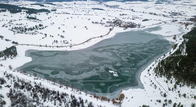 Karabük te göletler buz tuttu