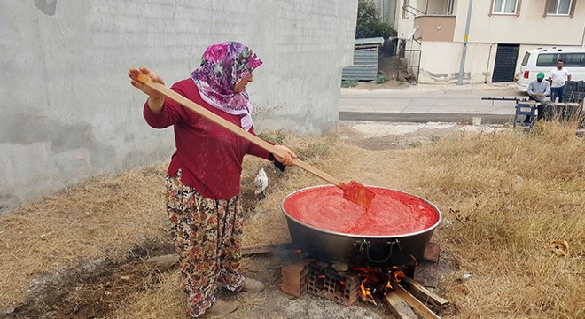 Karacabey'de salça kazanları kaynıyor