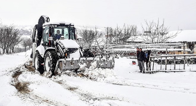Karadeniz'de kar nedeniyle 71 köy yolu kapandı
