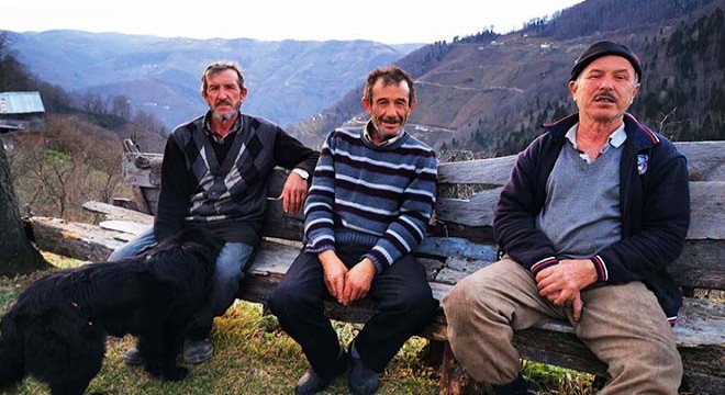 Karadeniz'de kış geldi, köyler boşaldı