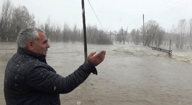 Karakoçan'da yağmur sele neden oldu