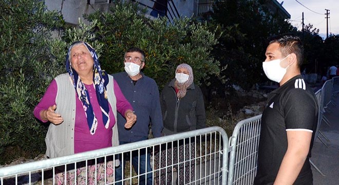Karantinadaki babaanne, terhis olan torununa sarılamadı