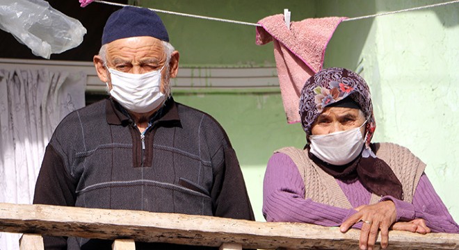 Karantinadaki yaşlı çifti  doktorum  diye dolandırdılar