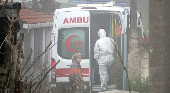 Karantinaya alınan köyde, yaşlı kadın hastaneye kaldırıldı