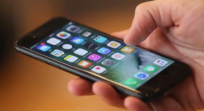 Kargo aracında kaçak telefon ele geçirildi