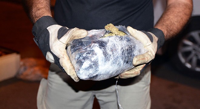 Kargo paketlerinden 56 kilo esrar çıktı