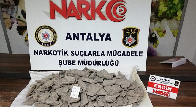 Kargoyla gönderilen paketten 20 kilo eroin çıktı
