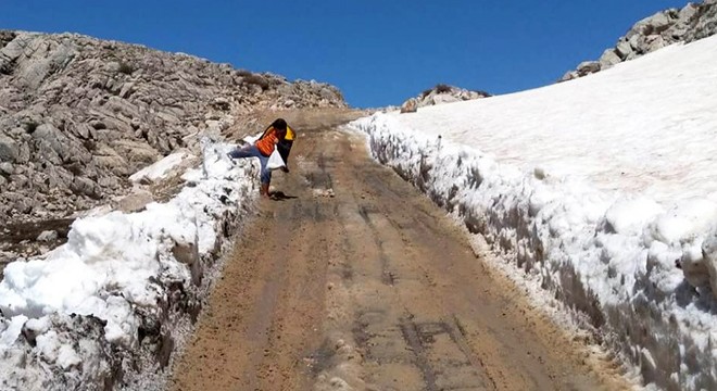 Karla kaplı yayla yolları açılıyor