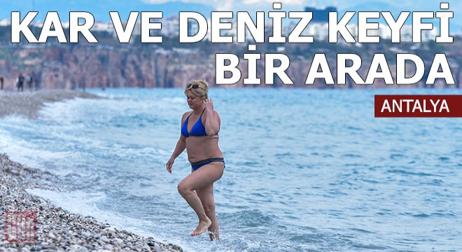 Karlı dağ manzarasında deniz keyfi
