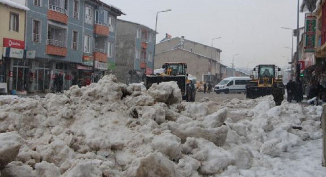 Karlıova'da 15 köy yolu ulaşıma kapandı