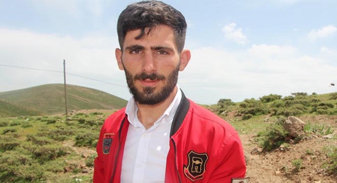Karlıovalılar arazide meteor arıyor
