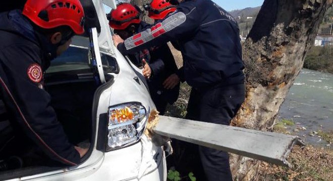 Karnına bariyer saplanan İranlı çocuk, kurtarılamadı