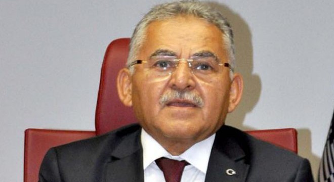Karpuzlarına kepçeyle el konulan seyyar satıcıdan tepki