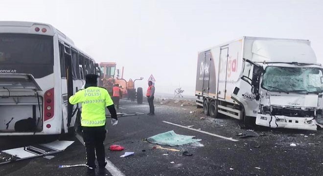 Kars ta zincirleme  sis  kazası: 16 yaralı