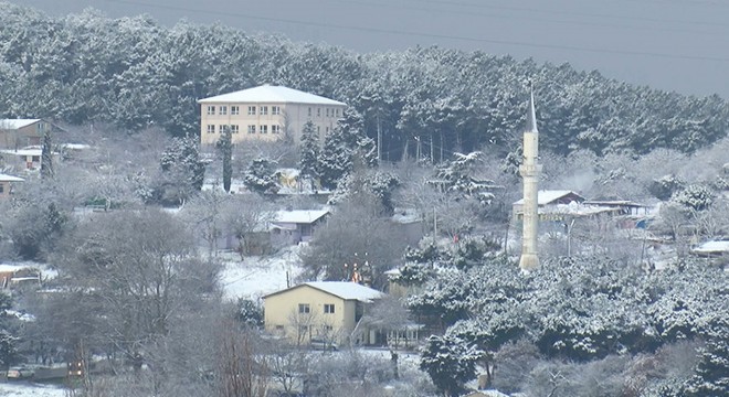 Kartal Aydos Ormanı beyaza büründü
