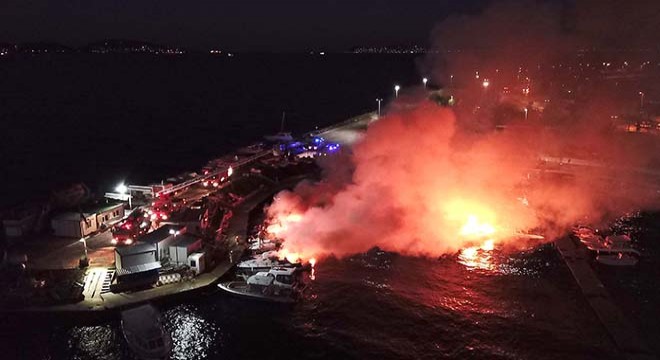 Kartal'da 6 tekne alev alev yandı
