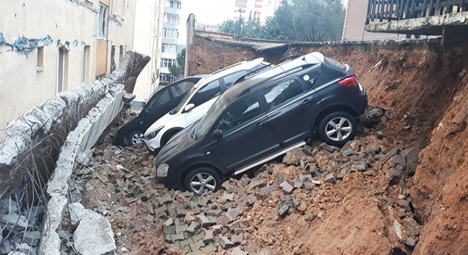 Kartal da istinat duvarı çöktü