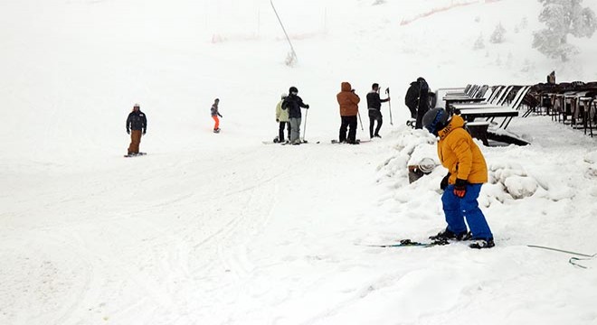 Kartalkaya'da sezonun ilk kayak keyfi