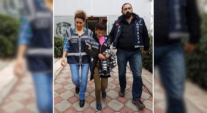 Kartla kapısını açtığı evi soydu