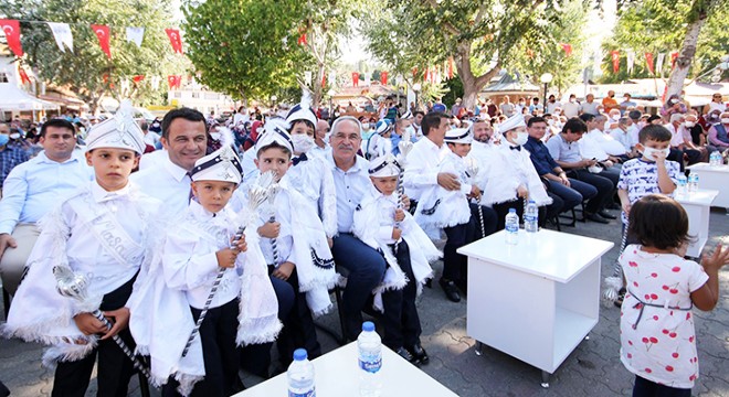Kaş Belediyesi'nden geleneksel sünnet şöleni