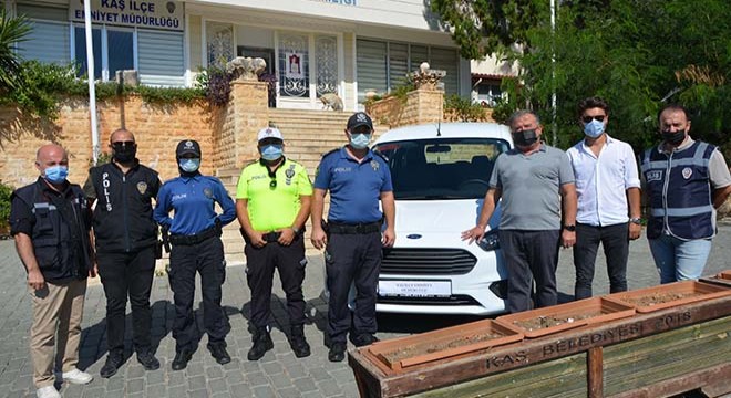Kaş emniyetine araç bağışı