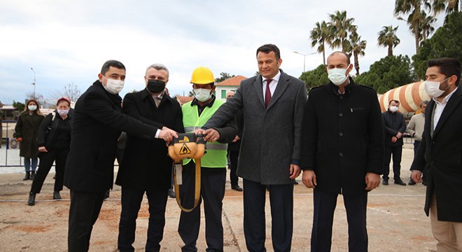 Kaş’ın Kahramanları Anıtı’nın temeli atıldı