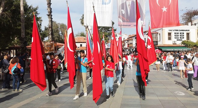 Kaş'ta 23 Nisan coşkuyla kutlandı