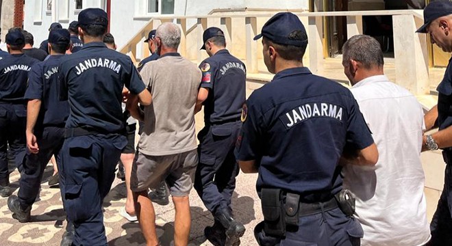 Kaş'ta kaçak göçmen operasyonu