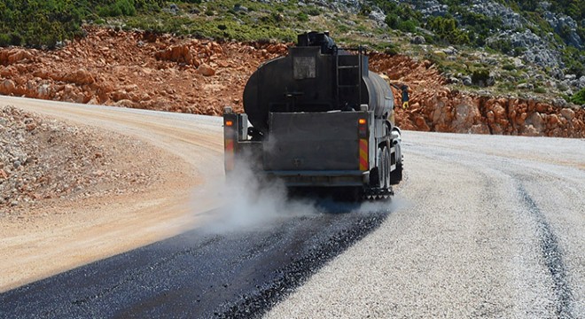 Kaş Bezirgan yolu asfaltlandı